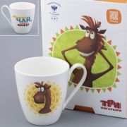 Кружка 450 мл, ф «Вариации» рис «Три богатыря. Обожаю чай» костяной фарфор. Подарочный набор